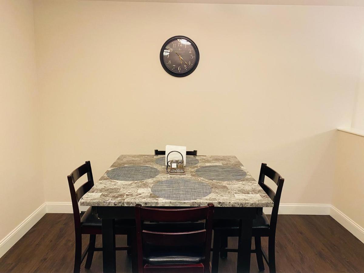 Beautiful 2 Bedroom 1 Bath Apartment With Private Garage Άνκορατζ Εξωτερικό φωτογραφία